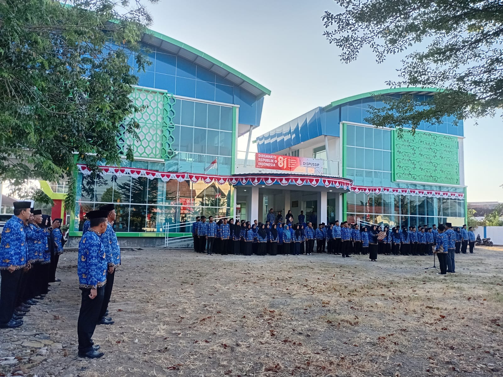 Pelaksanaan Kegiatan Upacara HUT RI Ke 81 pada Dinas Perpustakaan dan Kearsipan Kab. Sumbawa