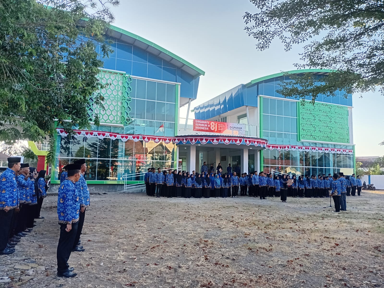 Pelaksanaan Kegiatan Upacara HUT RI Ke 81 pada Dinas Perpustakaan dan Kearsipan Kab. Sumbawa